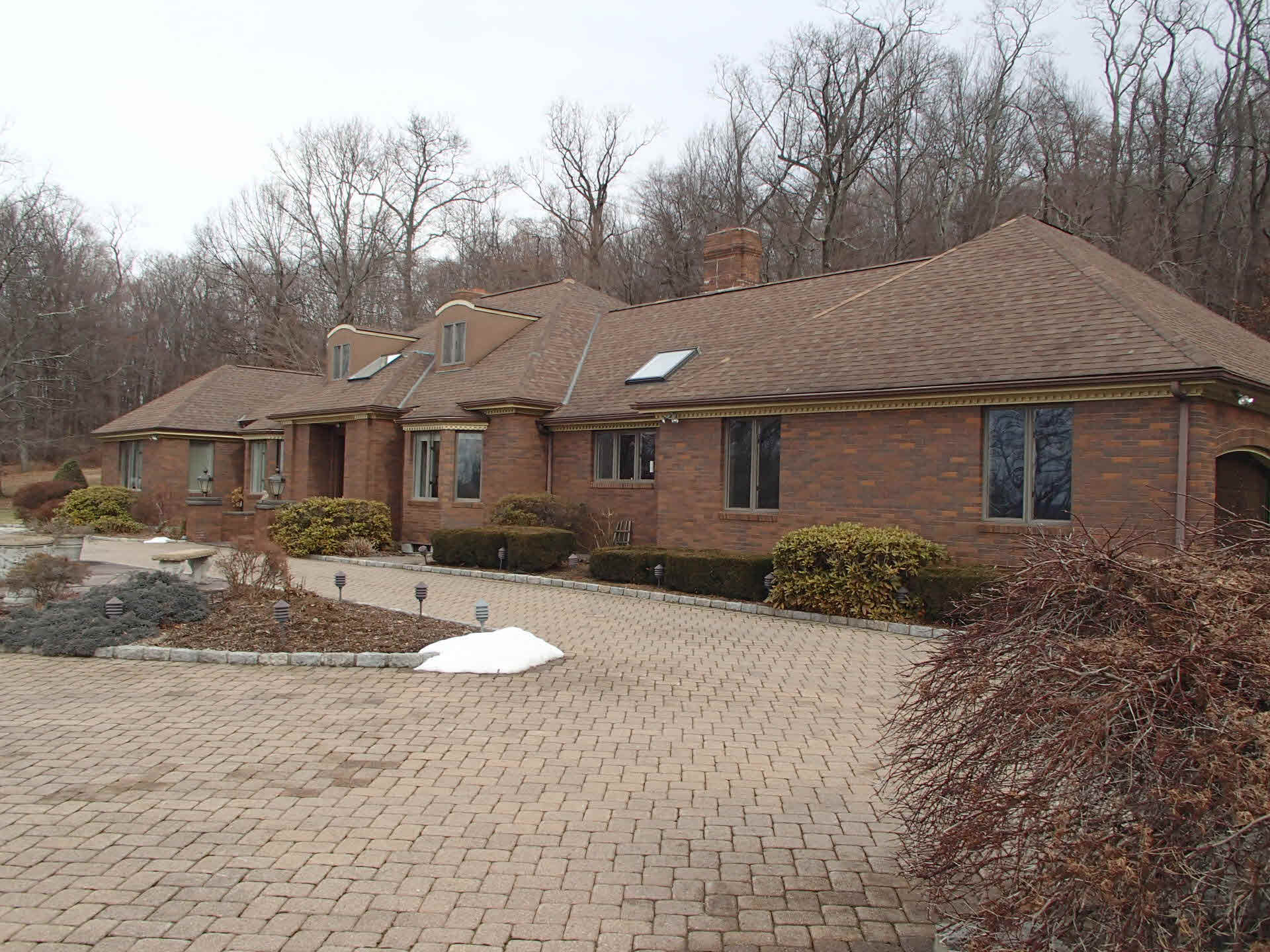 Building photograph for 255 NEW MILFORD RD WEST